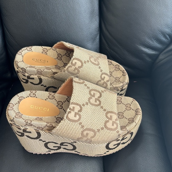 Jumbo GG Gucci platform slides New without tags and box. - Picture 8 of 8